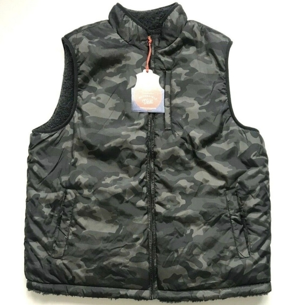 Weatherproof Reversible Vest, Mens Large Green Camo & Gray Sherpa Fleece